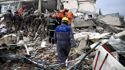 Cevat Akşit Hoca'dan depremde hayatını kaybedenler için dua