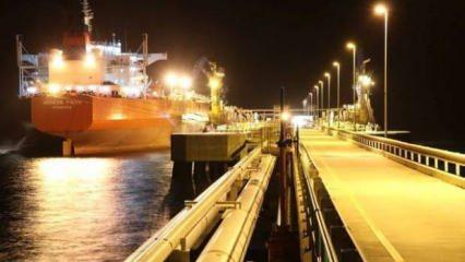 Ceyhan'da gemilere petrol yüklemesi başladı