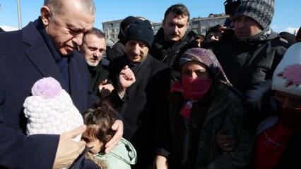 Cumhurbaşkanı Erdoğan, Kahramanmaraş'ta vatandaşın acısını paylaştı	