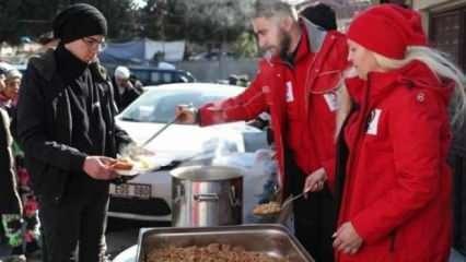 Türk Kızılay, Diyarbakır'da günde 40 bin depremzedeye sıcak yemek dağıtıyor