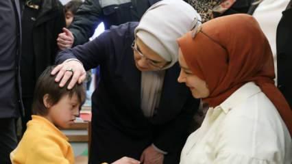 Emine Erdoğan depremzedeleri ziyaret etti