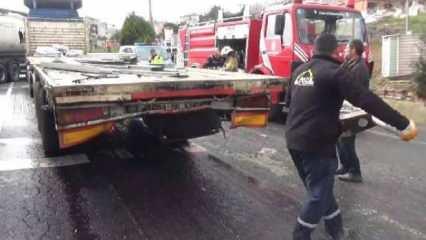 Silivri'de kamyon TIR'a çarptı: 3 yaralı