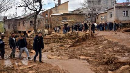 Bitlis'te gölet taştı: 210 dekar tarım alanı zarar gördü