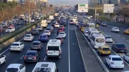 İstanbul'da haftanın ilk iş gününde trafik yoğunluğu!