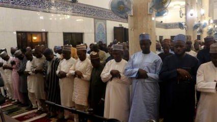 Nijeryalı Müslümanlardan ilk teravih namazında Türkiye'ye dua