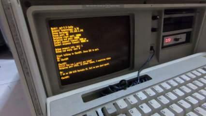 1984 model IBM bilgisayarda ChatGPT'yi kurdular! İşte sonuç...