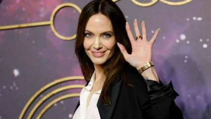 Angelina Jolie'dan sürpriz karar! 