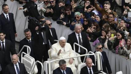 Papa Francis rahatsızlığı sonrası ilk kez ayine katıldı