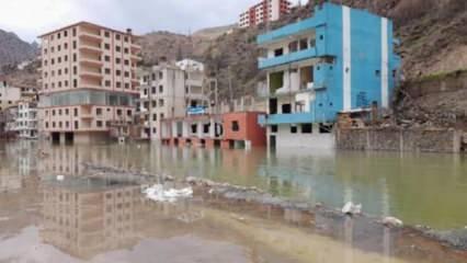 Yusufeli’nde baraj suları terk edilen binalara girdi