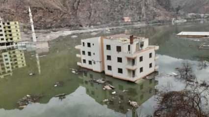 Yusufeli’nde baraj suları terk edilen binalara girdi	
