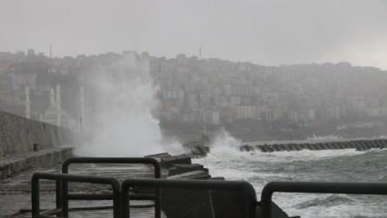 Zonguldak’ta kuvvetli rüzgar: Dalgaların boyu 7 metreyi aştı! 