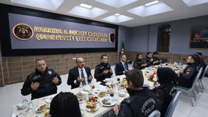İstanbul Valisi Yerlikaya polislerle iftar yaptı