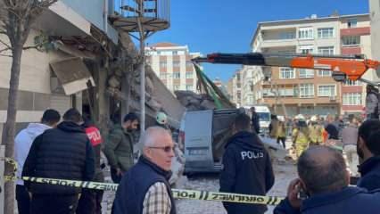 Güngören'de metruk bina çöktü: Bir kişi yaralandı