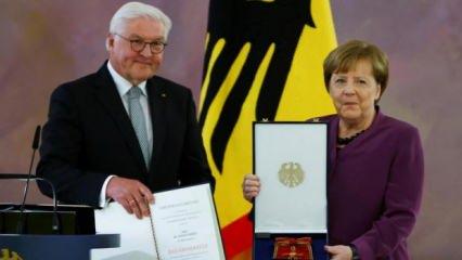 Eski Almanya Başbakanı Merkel, çok istisnai olan 'Büyük Haç' ödülüyle onurlandırıldı