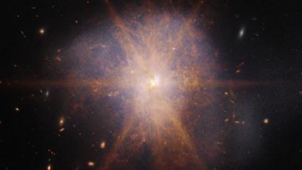 250 milyon ışık yılı uzaklığında: James Webb teleskobu çarpışan iki galaksiyi görüntüledi