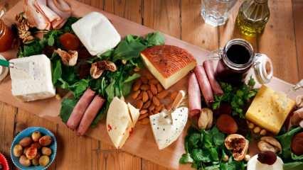 Şık peynir tabağı nasıl hazırlanır? Peynir sunum tabağı hazırlamak i&ccedil;in bazı &ouml;neriler 