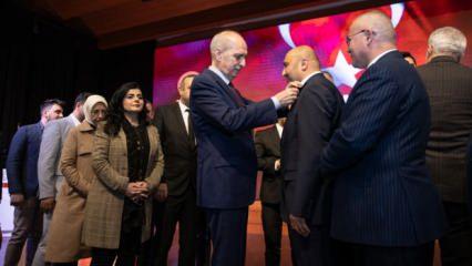 İstifa eden y&uuml;zlerce kişi AK Partiye katıldı! &Uuml;st d&uuml;zey isimler de var