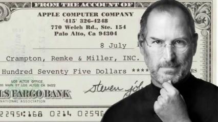 Apple daha yeni kurulmuştu: 1976 yılında Steve Jobs tarafından imzalanan çek, satışa çıktı