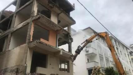 Ümraniye'de riskli binaların kontrollü yıkımı başladı