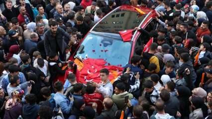 Türkiye'nin yerli otomobili Togg'a Bayburt'ta coşkulu karşılama