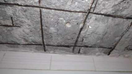 Balat'ta tavan betonu döküldü; midye kabukları ortaya çıktı