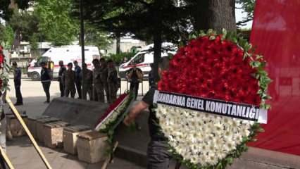 Şehit cenazesinde CHP ve İYİ Parti'ye öfke! Çelenkleri parçaladılar