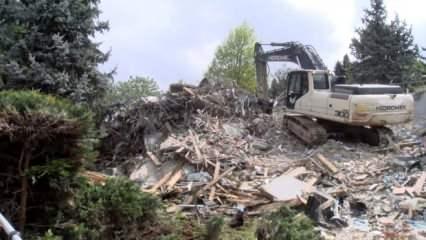 Münevver Karabulut cinayetinin işlendiği villa yıkıldı 