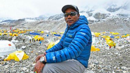 Nepalli dağcı 27. kez Everest'e tırmanarak zirve rekorunu egale etti