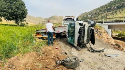 Nusaybin’de hafif ticari araç takla attı: 2 yaralı
