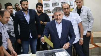 Bakan Nureddin Nebati, oyunu Mersin'de kullandı