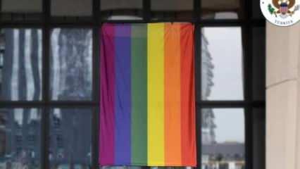 ABD Büyükelçiliğinden skandal hareket: LGBT bayrağı astılar!