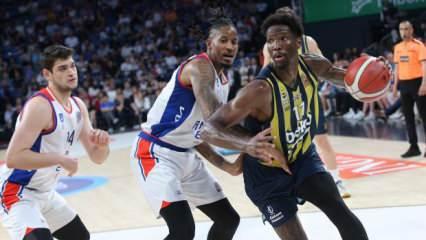 Anadolu Efes, Fenerbahçe Beko'yu son çeyrekte yıktı