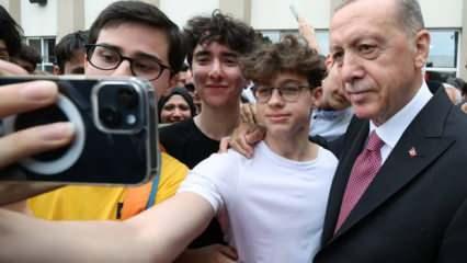Başkan Erdoğan’dan Haydarpaşa Lisesi öğrencilerine karne sürprizi