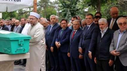 Abdullah Gül, amcasının eşinin cenazesine katıldı