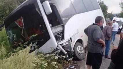 Bilecik’te midibüs ile otomobil çarpıştı: 11 yaralı