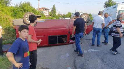 Ereğli'de işçilerin taşındığı minibüs ile otomobil çarpıştı: 7 yaralı