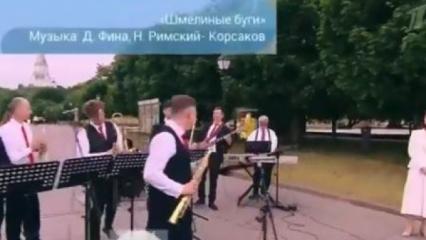 Rus devlet televizyonu darbe girişiminde konser yayınladı