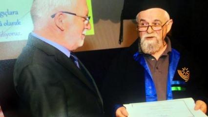 70 yaşındaki eczacı, tarih bölümünden birincilikle mezun oldu