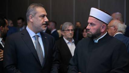 Dışişleri Bakanı Hakan Fidan'a Karadağ'da anlamlı hediye