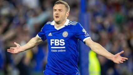 37'lik Jamie Vardy imzayı attı