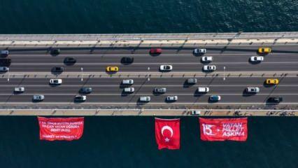 15 Temmuz Şehitler Köprüsü'ne dev Türk bayrağı