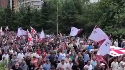 Gürcistan'da halk LGBT festivalini bastı