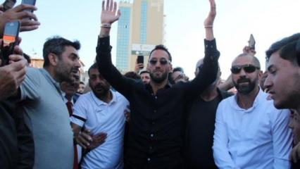 Hakan Çalhanoğlu'nun ziyaretinde izdiham yaşandı