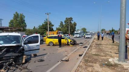 Mersin'de iki aracın kafa kafaya çarpıştığı kazada 5 kişi yaralandı