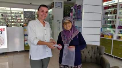 Kaybettiği umre parasını eczacı buldu