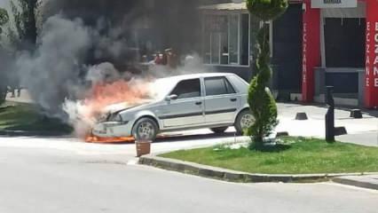 Alev alev yanan otomobilden atlayarak kurtuldu