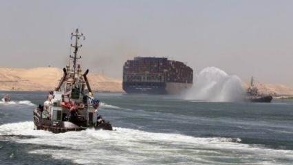 Süveyş Kanalı'nda petrol tankeriyle çarpışan bir römorkör battı