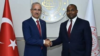 Ulaştırma ve Altyapı Bakanı Abdulkadir Uraloğlu Ekvator Gineli mevkidaşı ile görüştü
