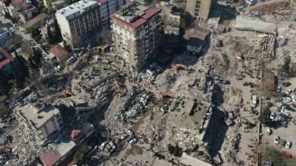 Depremde 21 kişiye mezar olan Gölgeler Apartmanı'ndan numune bile alınamadı