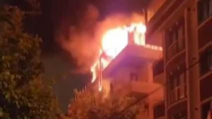 Çekmeköy'de 5 katlı binanın çatı katında yangın
